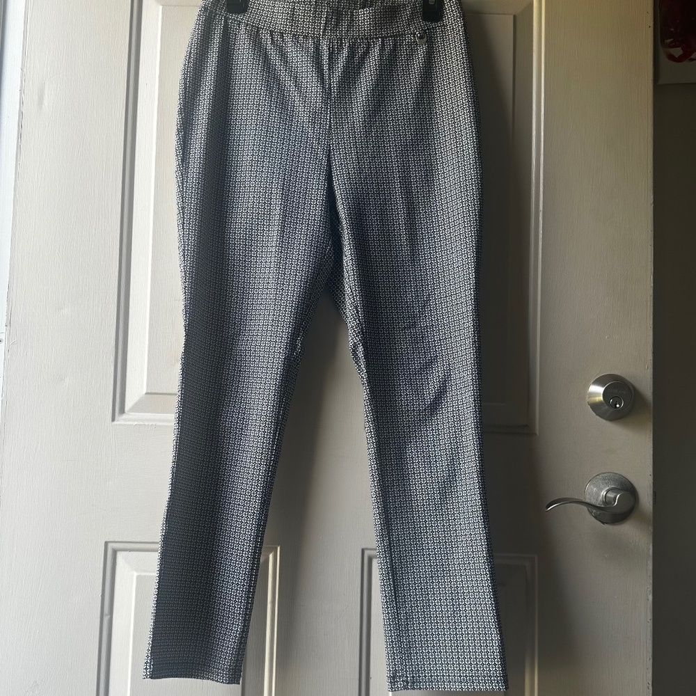 Women's Rafaella Stretch ankle pull on pants. Size 6
